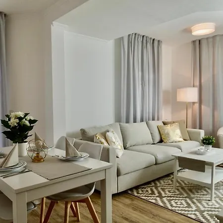Myhome Ruegen - Haus Sonnenmeer 公寓式酒店 4*