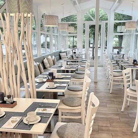 Myhome Ruegen - Haus Sonnenmeer Апарт-отель